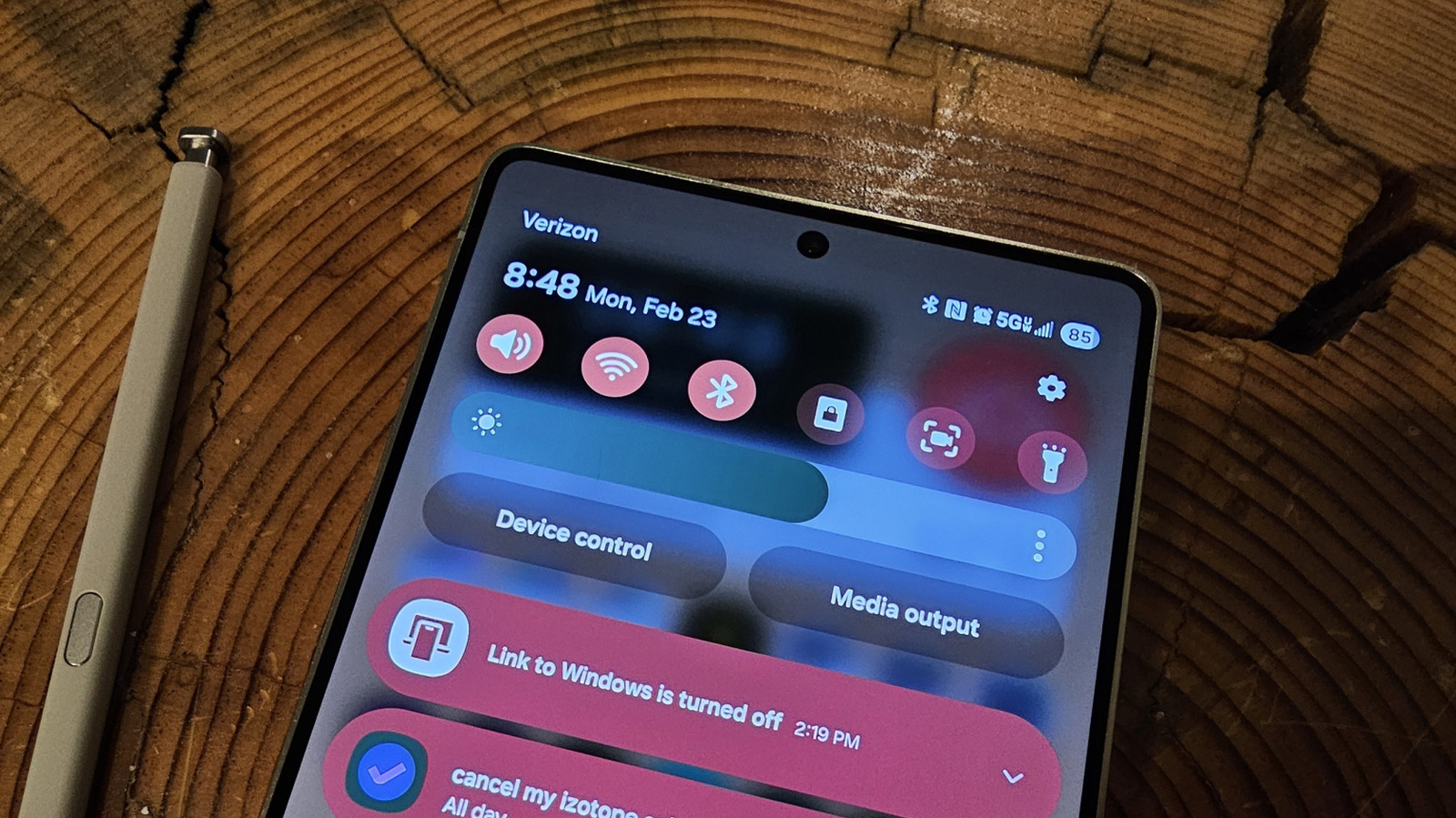 Android 휴대폰 상단에 표시되는 'N' 아이콘은 무엇을 의미하나요?