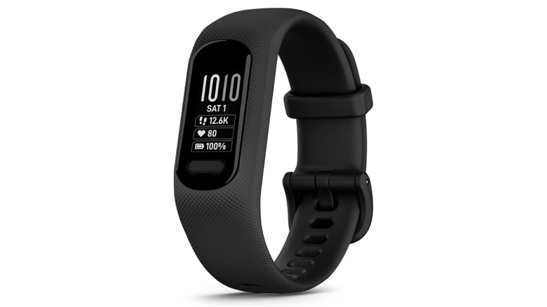 Garmin vivosmart 5 피트니스 트래커.