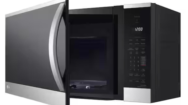 문이 열린 LG MVEM1721F