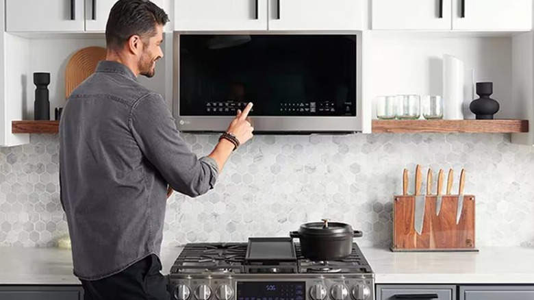 LG OTR 전자레인지를 사용하는 사람