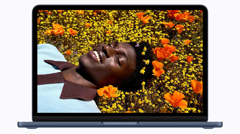 흰색 배경의 MacBook Neo 화면을 정면에서 본 모습