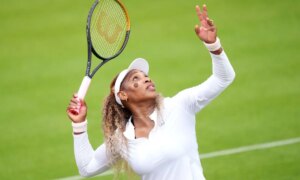 Serena Williams가 무료로 테니스로 복귀하는 모습을 보는 방법