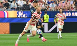 Tim Ream은 USMNT 역사상 가장 나이 많은 월드컵 선수임에도 불구하고 여전히 자신의 실력을 보여주고 있습니다.