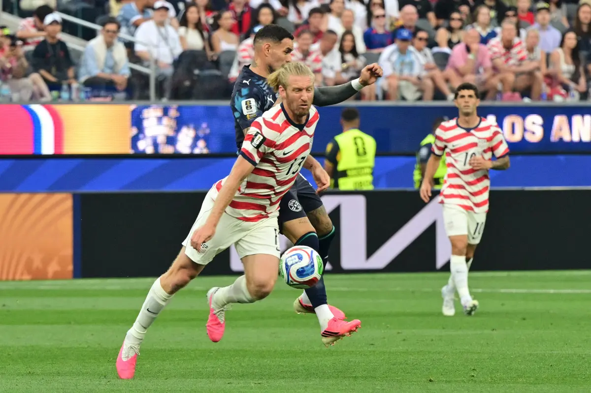 Tim Ream은 USMNT 역사상 가장 나이 많은 월드컵 선수임에도 불구하고 여전히 자신의 실력을 보여주고 있습니다.