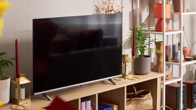 거실 내부에 있는 LED TV