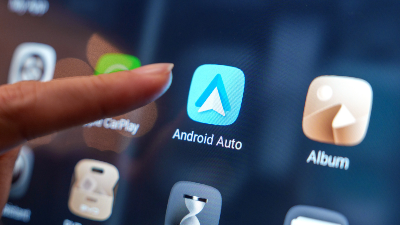 Google은 Android Auto의 연결 끊김 문제에 대한 수정 사항을 조용히 발표했습니다.