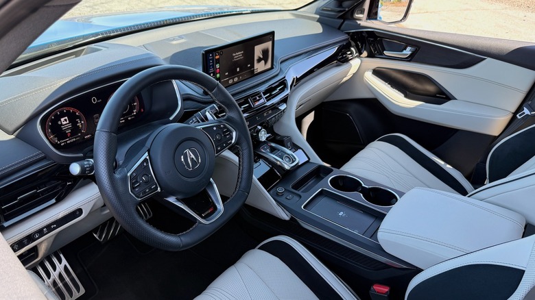 2026 Acura MDX Type S 내부 대시보드 및 스티어링 휠