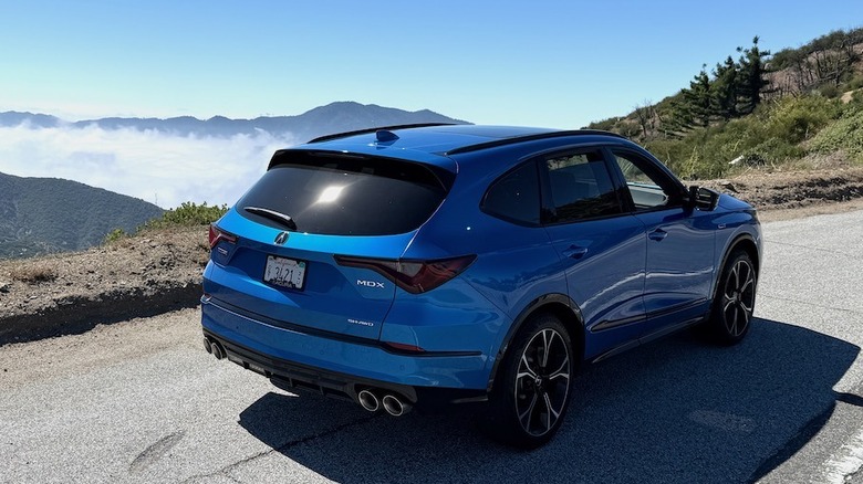 2026 Acura MDX Type S 후면 3/4 뷰