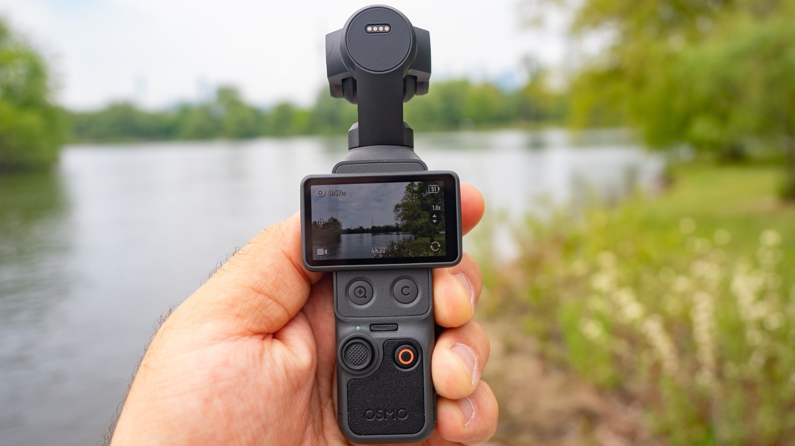 DJI Osmo Pocket 4는 하드웨어 Deja-Vu에도 불구하고 여전히 최고의 제작자 캠으로 남아 있습니다.