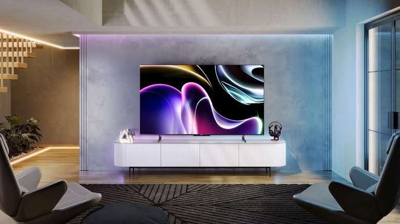 거실 내부의 Hisense TV
