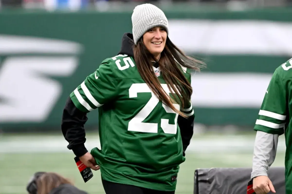 10만 필드 골을 시도한 Jets 열성 팬이 월드컵 티켓을 가지고 MetLife로 돌아왔습니다.