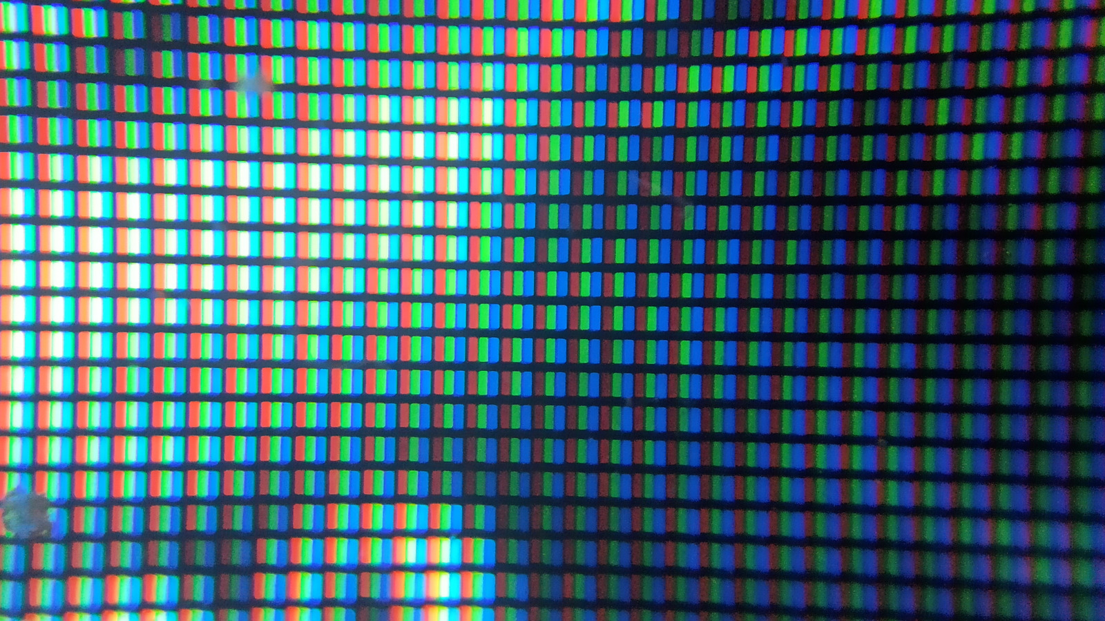 TV는 AMOLED 화면을 사용하지 않지만 스마트폰은 사용하는 이유