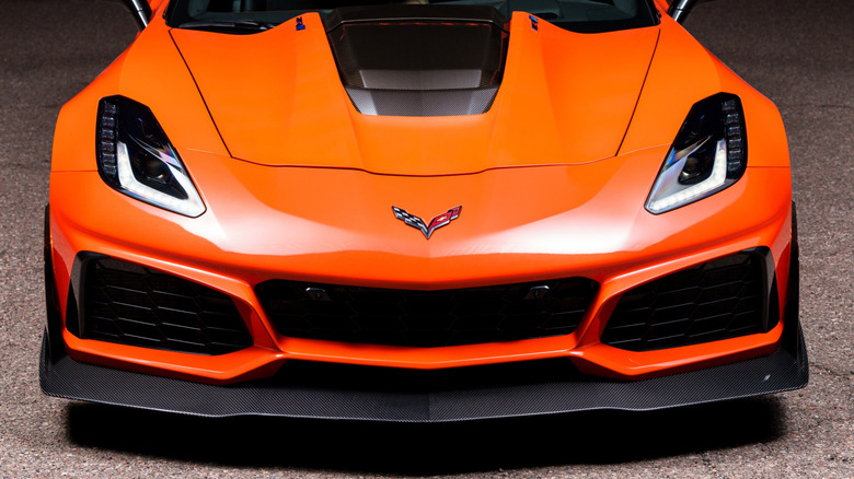 주황색 코르벳 ZR1