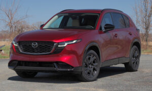 Mazda의 새로운 인포테인먼트가 마침내 수년간의 불만을 해결했습니다. (하지만 완벽하다고는 말할 수 없습니다.)