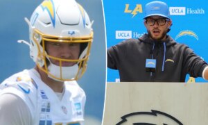 Chargers Mike McDaniel, QB Justin Herbert 샷건 교대 제공