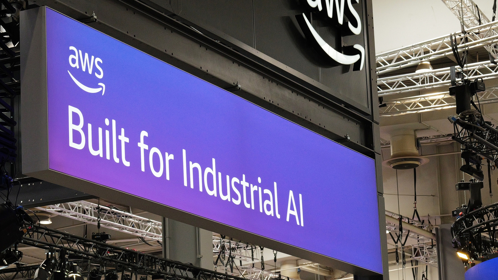 Amazon의 새로운 데이터 센터 기술은 클라우드 스토리지의 규칙을 다시 작성할 수 있습니다