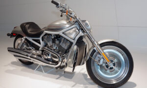 Harley-Davidson Evolution과 Revolution 빅 트윈 엔진의 차이점은 무엇입니까?