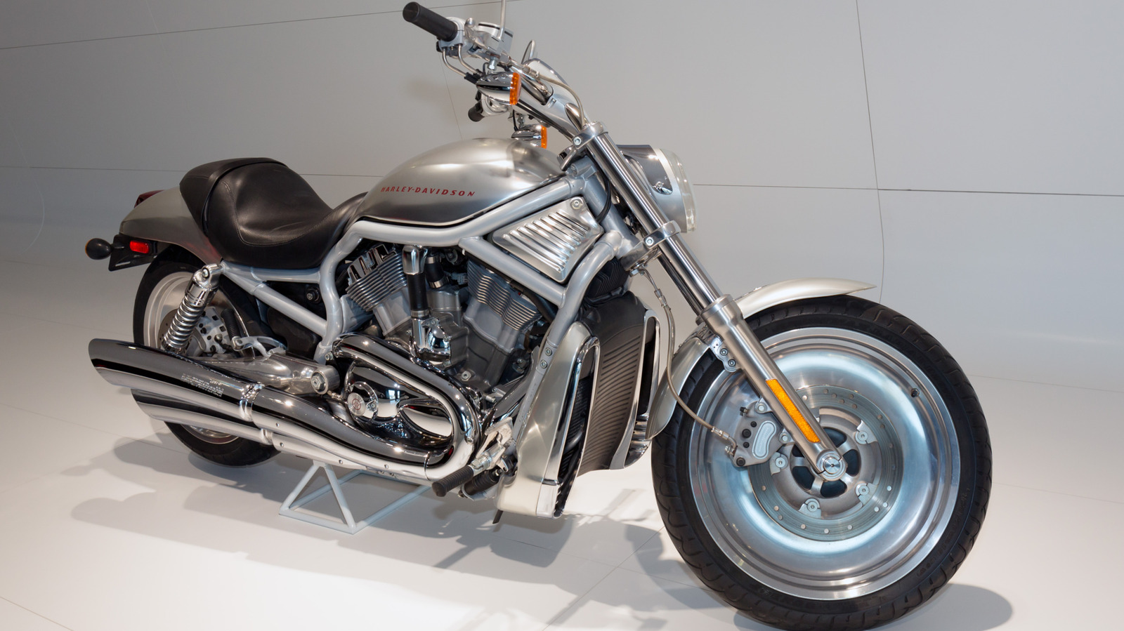 Harley-Davidson Evolution과 Revolution 빅 트윈 엔진의 차이점은 무엇입니까?