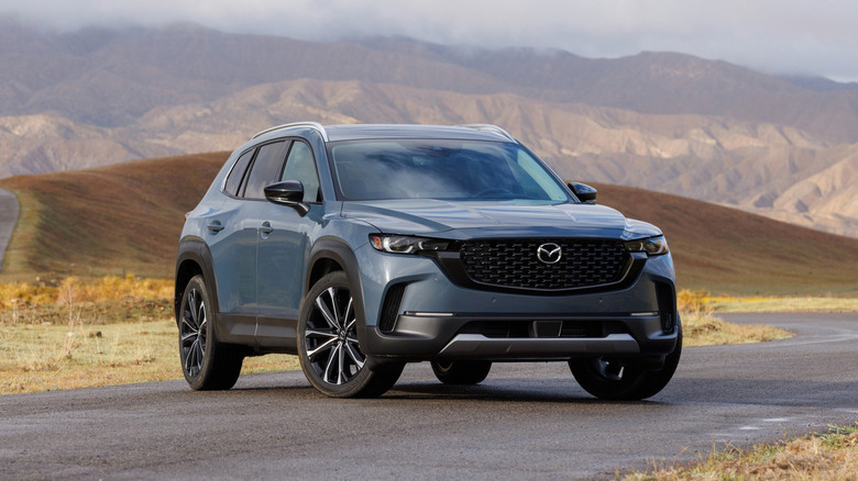 Mazda MX-50은 Mazda의 미국 라인업에서 가장 인기 있는 자동차입니다.