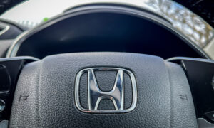이 하나의 Honda는 모든 Mazda를 합친 것보다 더 잘 팔립니다.