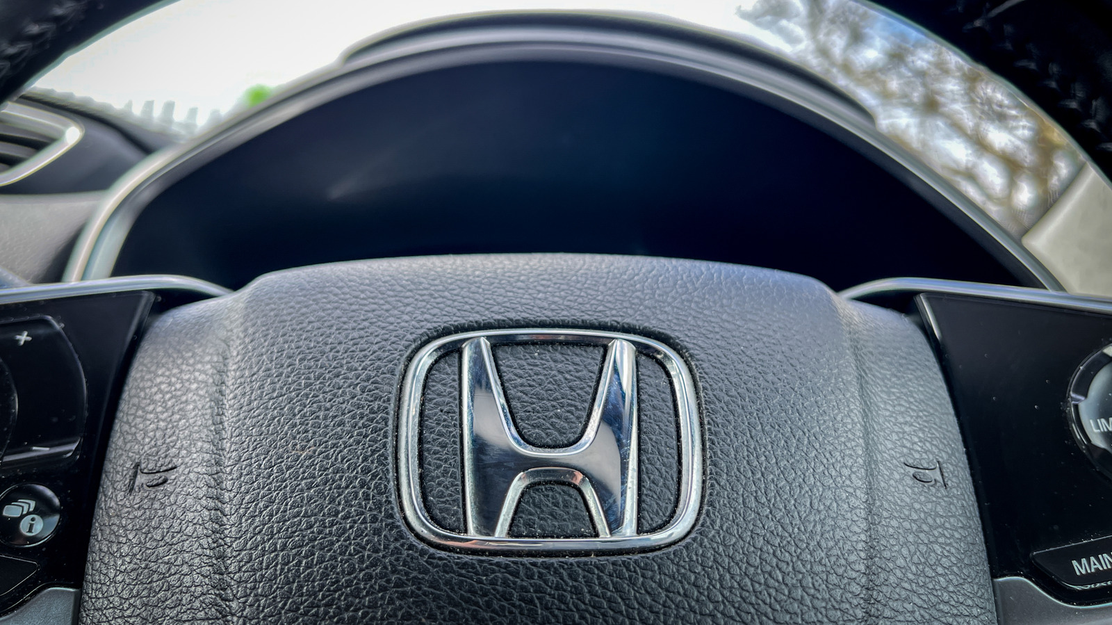 이 하나의 Honda는 모든 Mazda를 합친 것보다 더 잘 팔립니다.