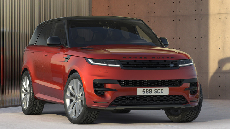 스튜디오 설정의 Land Rover Range Rover 전면 3/4 뷰