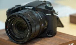 Sony RX10 IV 대 RX10 V: 이 올인원 슈퍼 줌 카메라는 어떻게 비교됩니까?