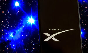 떨어지는 Starlink 위성은 지구 대기에 놀라운 영향을 미칠 수 있습니다