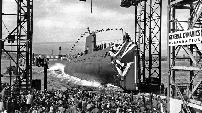 1954년 진수된 최초의 원자력 잠수함 USS 노틸러스(USS Nautilus)