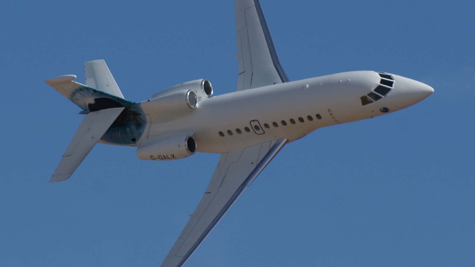 Dassault Falcon 900 개인용 제트기를 소유한 유명인 3인