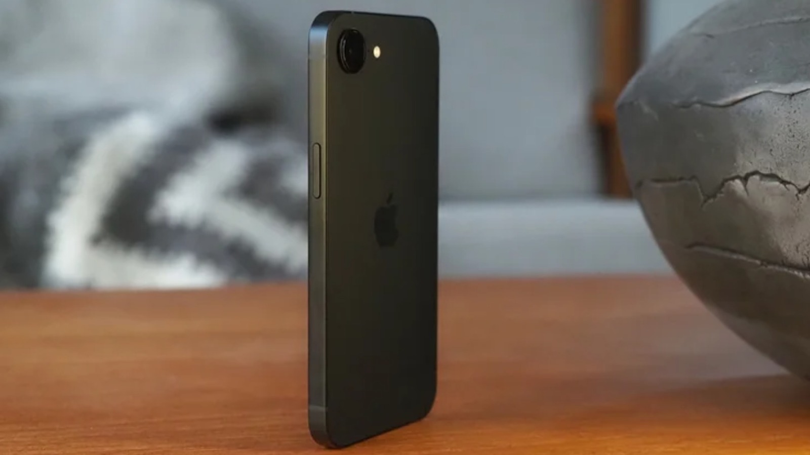 Apple은 어떻게 'E' 시리즈 iPhone을 그렇게 저렴하게 만들까요?