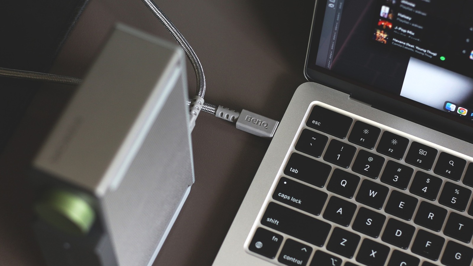 이 무료 앱은 Mac을 USB-C 케이블 테스터로 바꿔줍니다.