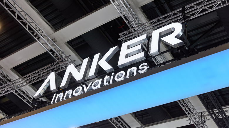 회사 로고가 표시된 Anker Innovations 건물 클로즈업