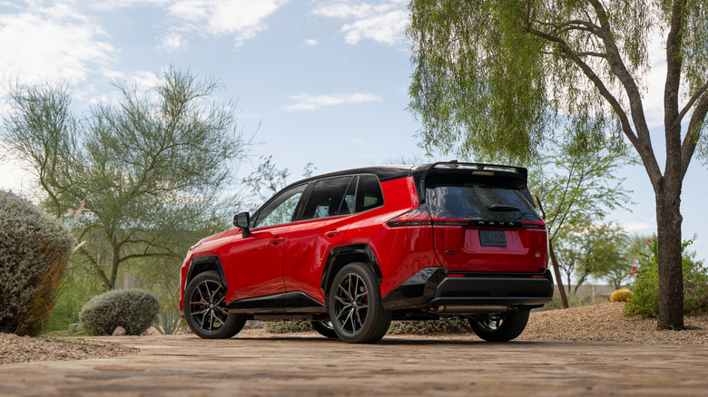 2026 Toyota RAV4 플러그인 하이브리드 후면 모습