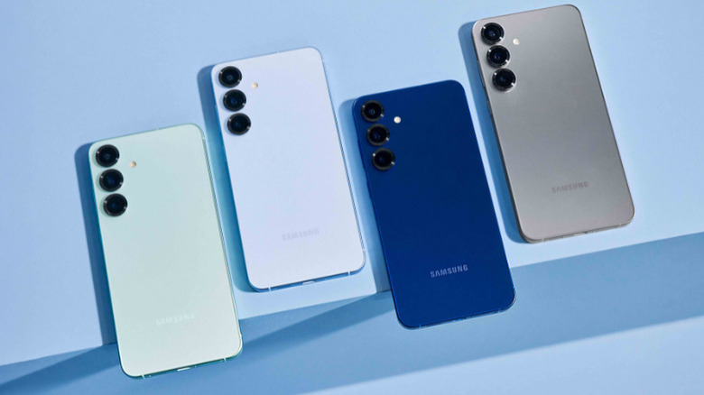 다양한 색상의 Samsung Galaxy S25 기기