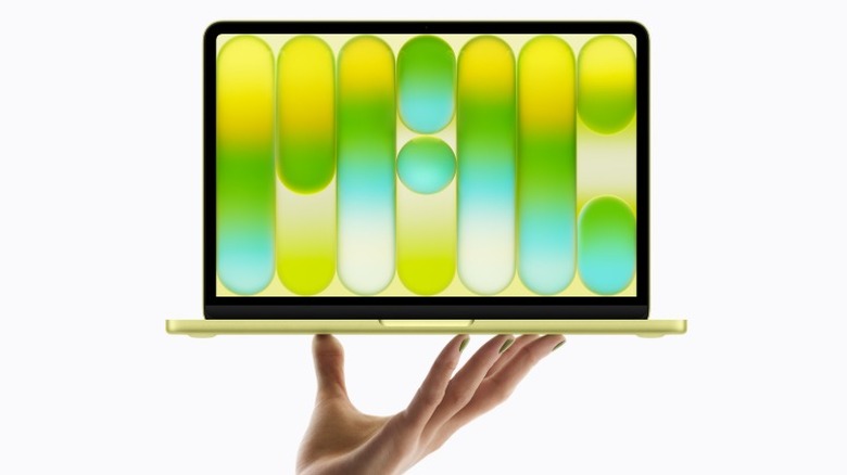 MacBook Neo를 들어올리는 손