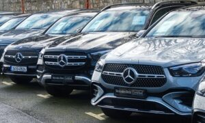 운전자가 터치 스크린 인수를 거부함에 따라 Mercedes는 버튼을 다시 가져오고 있습니다