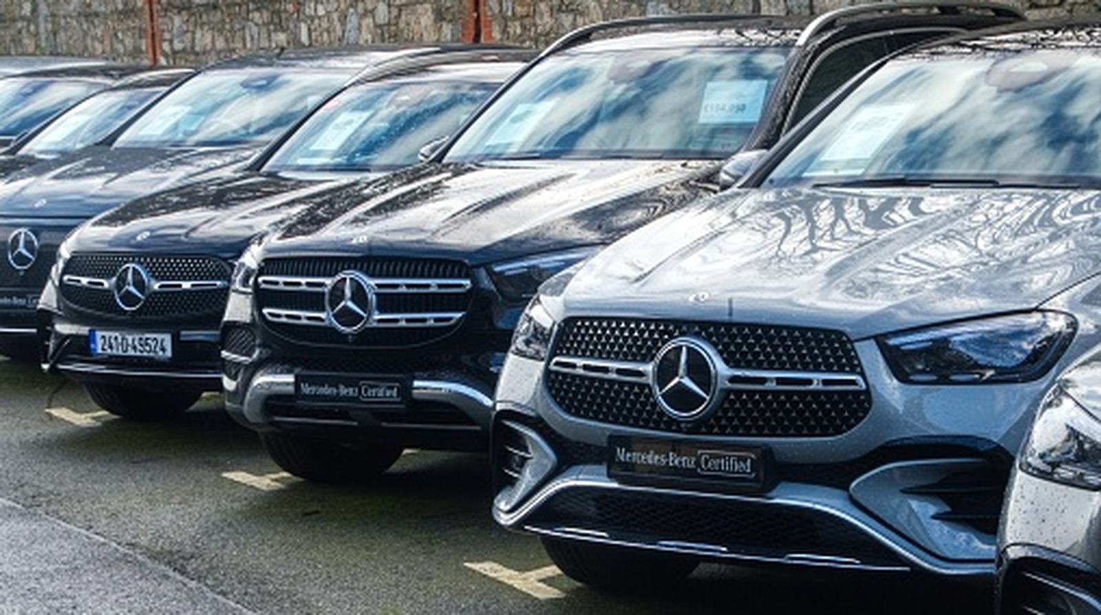 운전자가 터치 스크린 인수를 거부함에 따라 Mercedes는 버튼을 다시 가져오고 있습니다