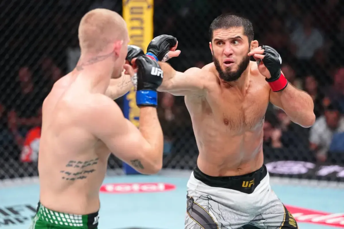 UFC 330에서 이슬람 마하체프가 이안 마차도 가리를 꺾었다.