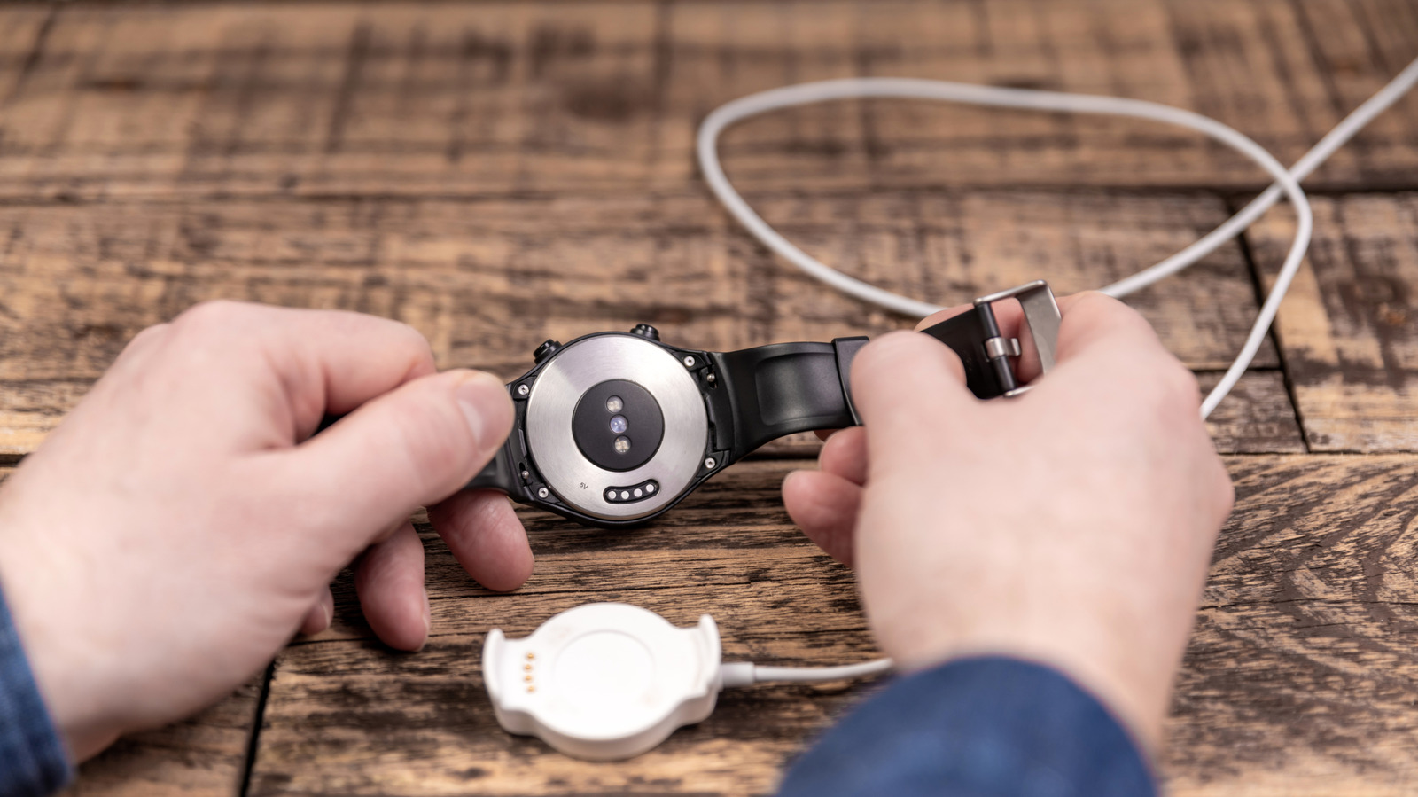 많은 스마트워치가 USB-C 충전 포트를 사용하지 않는 데는 그럴만한 이유가 있습니다.