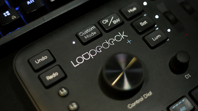 컨트롤 데크의 Loupedeck 로고.