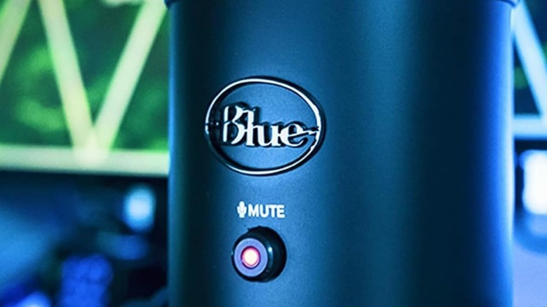 로지텍 크리에이터스 Blue Yeti 마이크입니다.