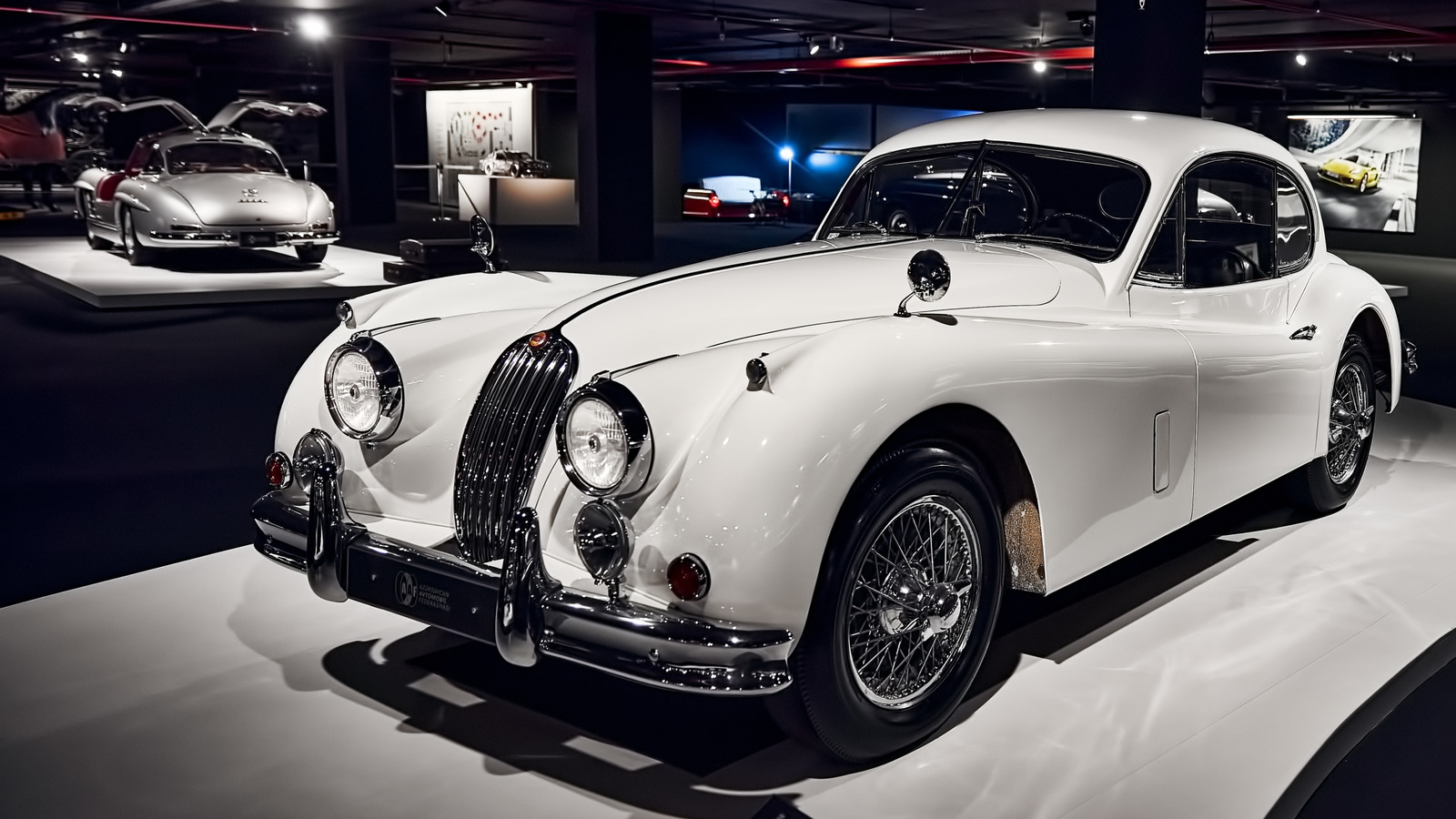 1955 Jaguar XK140 MC는 판매 전 한 가족과 함께 69년(그리고 고작 32,000마일)을 보냈습니다.