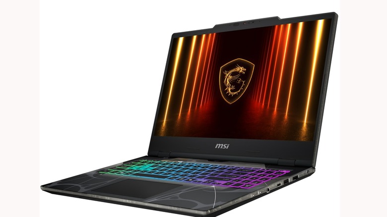흰색 배경에 MSI 사이보그 15 모델