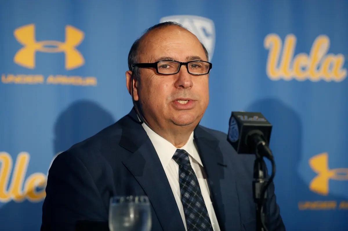 전 UCLA AD Dan Guerrero는 은퇴 후에도 속도를 늦추지 않습니다
