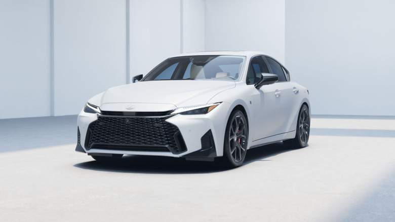 현대적인 흰색과 회색 배경의 흰색 2026 Lexus IS 350