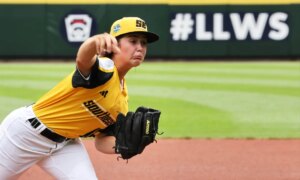 리틀 리그 브레이크아웃 스타 Kinley Rasmus가 최신 보석에서 Mo’ne Davis 기록을 동점으로 기록했습니다.