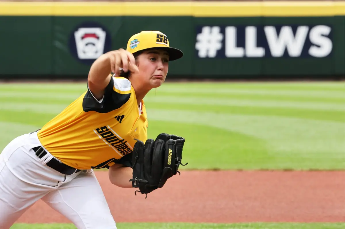 리틀 리그 브레이크아웃 스타 Kinley Rasmus가 최신 보석에서 Mo'ne Davis 기록을 동점으로 기록했습니다.