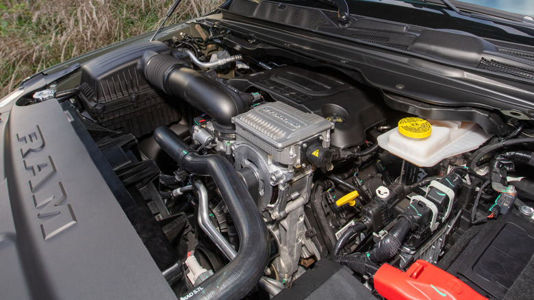 2026 Ram 1500의 Hemi V8