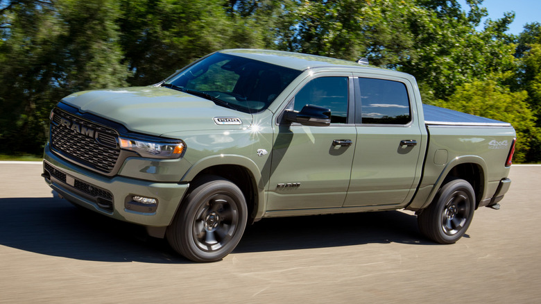 항의 상징 배지가 있는 2026 Ram 1500 빅 혼